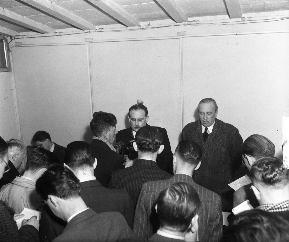 Terugkeer Minister Drees en Jhr. Michiels van Verduyn, Bestanddeelnr 903-2033
