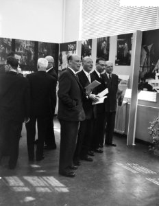 Tentoonstelling Een eeuw vakopleiding in Amsterdam . staatssecretaris Drs. G.…, Bestanddeelnr 912-3336 photo
