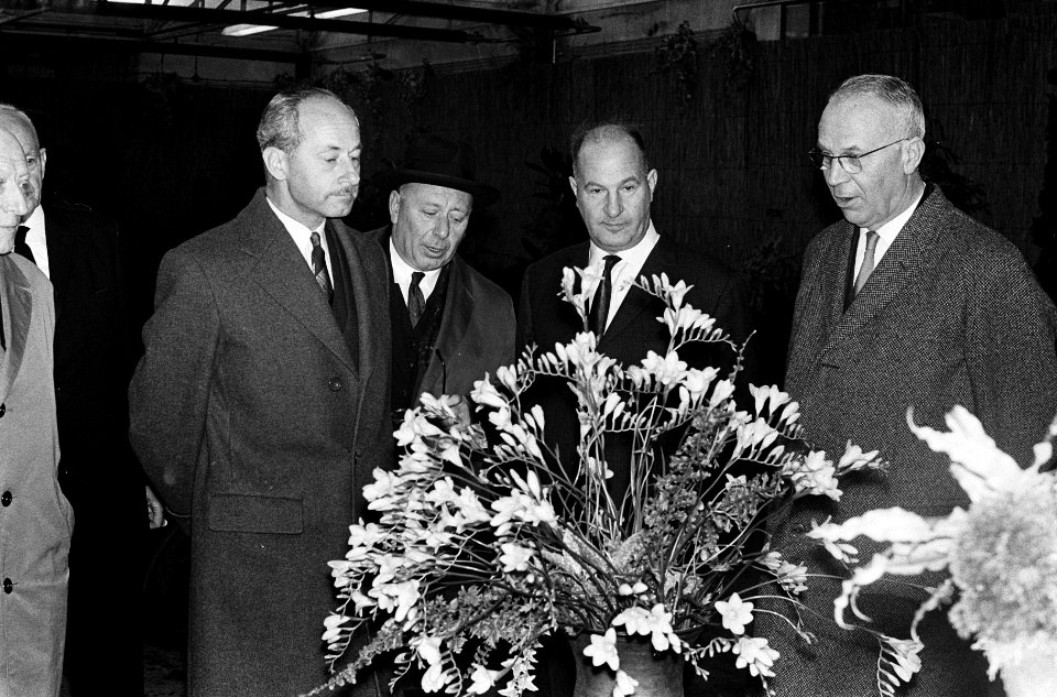 Tentoonstelling van de bloemisterij te Aalsmeer door Baron F X van der Straten, Bestanddeelnr 915-7177