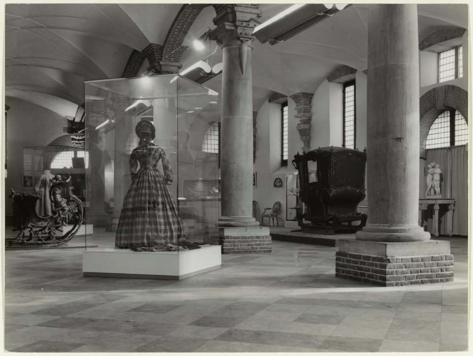 Tentoonstelling Madame in de Vleeshal van 1-7-1955 tot 2-9-1955, NL-HlmNHA 54016801