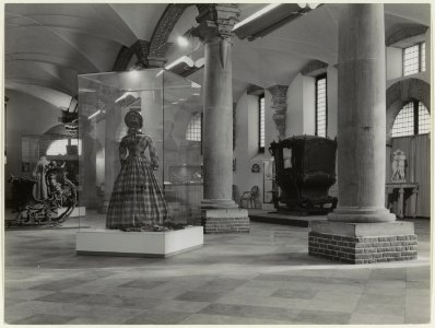 Tentoonstelling Madame in de Vleeshal van 1-7-1955 tot 2-9-1955, NL-HlmNHA 54016801