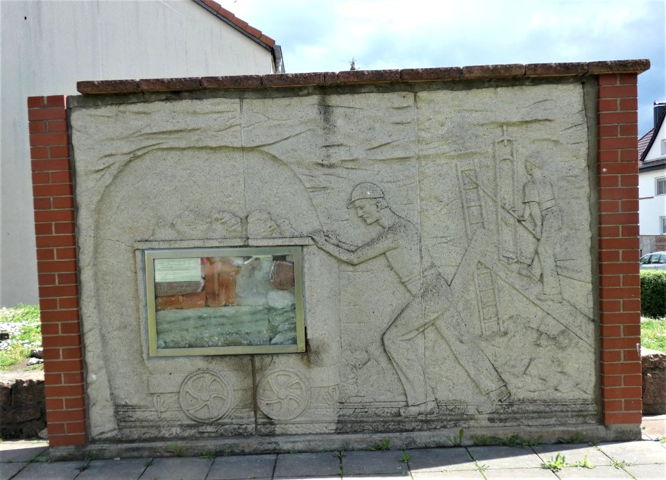 Teutschenthal-Bhf ReliefBergmann
