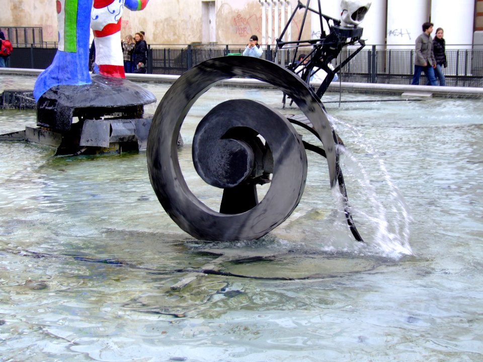 Strawinsky fountain (Tinguely fountain) pic2