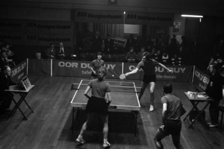 Tafeltenniswedstrijd Nederland tegen België in Amsterdam Bert Schoofs en Sonja…, Bestanddeelnr 925-3947