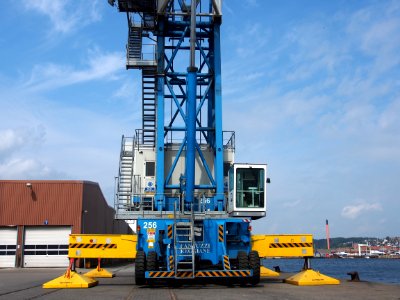 Terex Fantuzzi Reggiane MHC 115 harbor crane at Fejle harbor, pic7