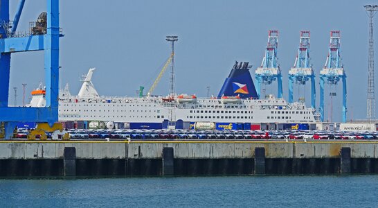 Mole investors ferry