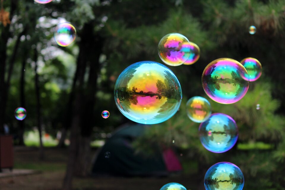 Bubble reflection rainbow