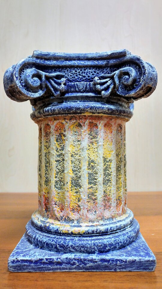 Ancient column capitello