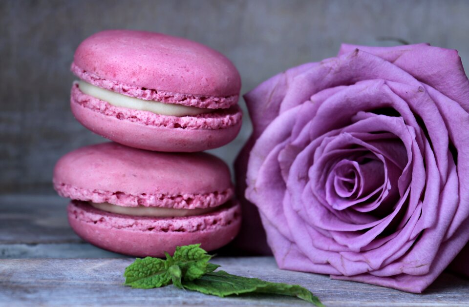 Rose bloom mint pastries