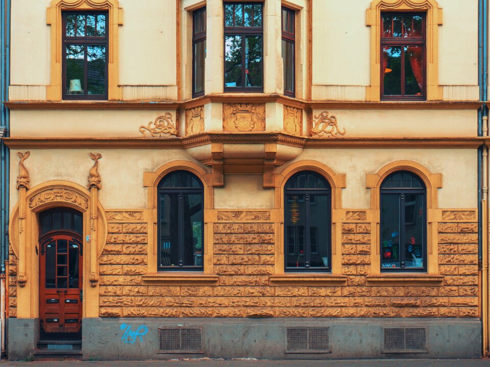 Infrastructure door window