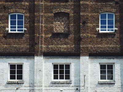 Infrastructure wall window