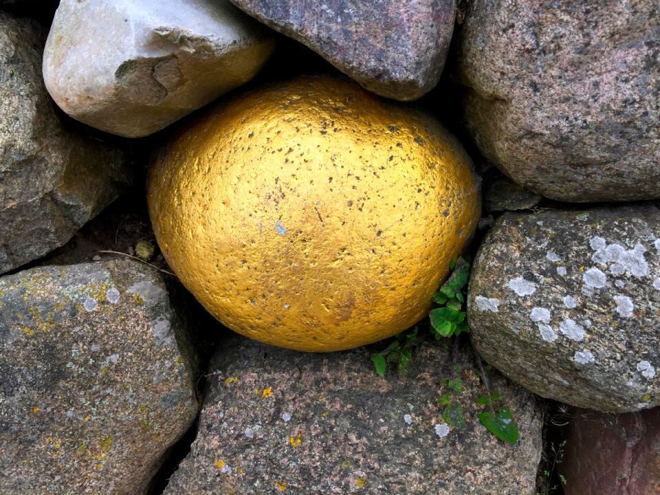 Wall foundling meditation