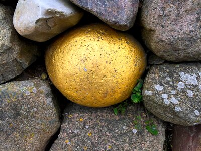 Wall foundling meditation
