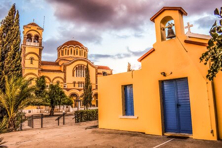 Square architecture religion