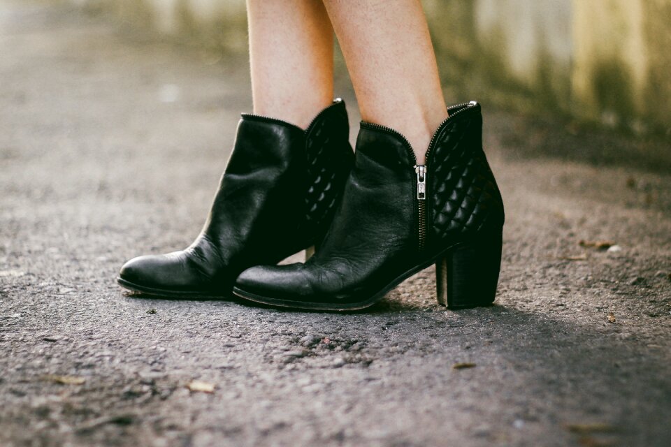 Shoe footwear boots