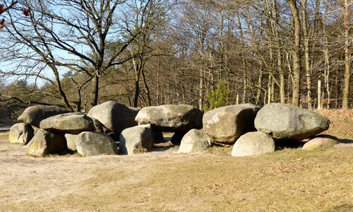Mound ice age stones