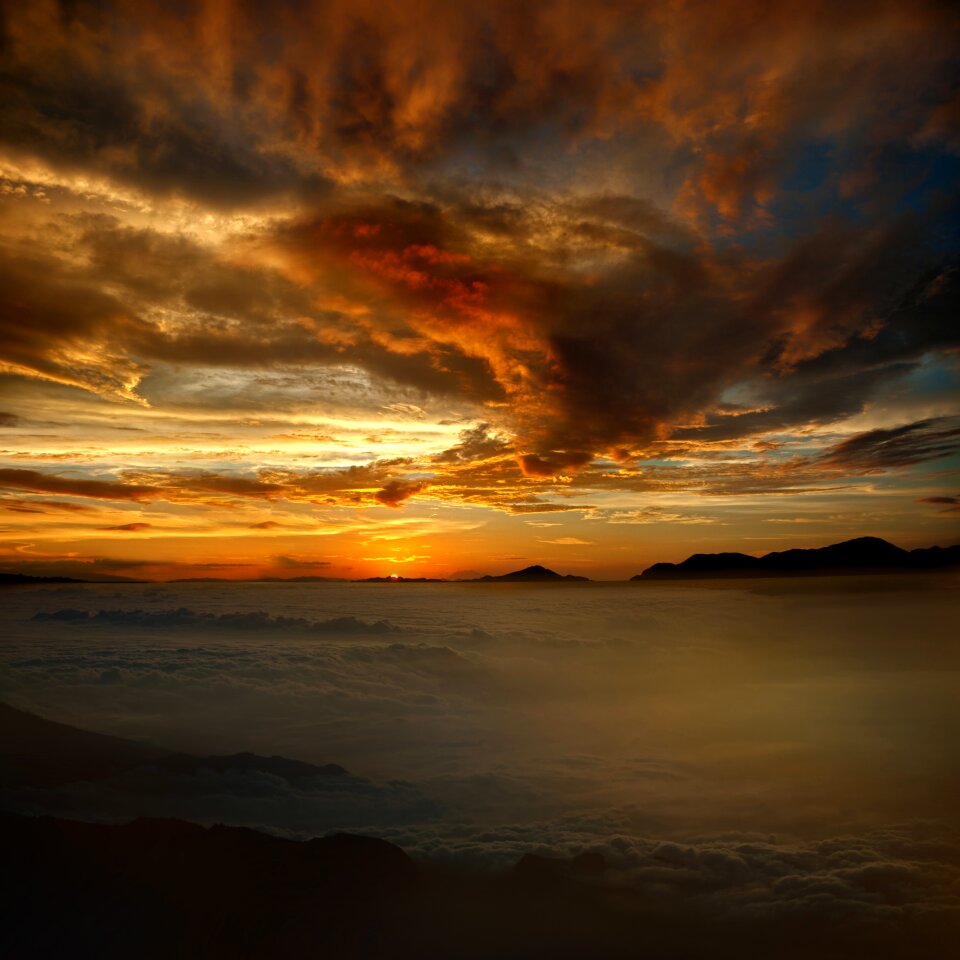 Dusk waters sun