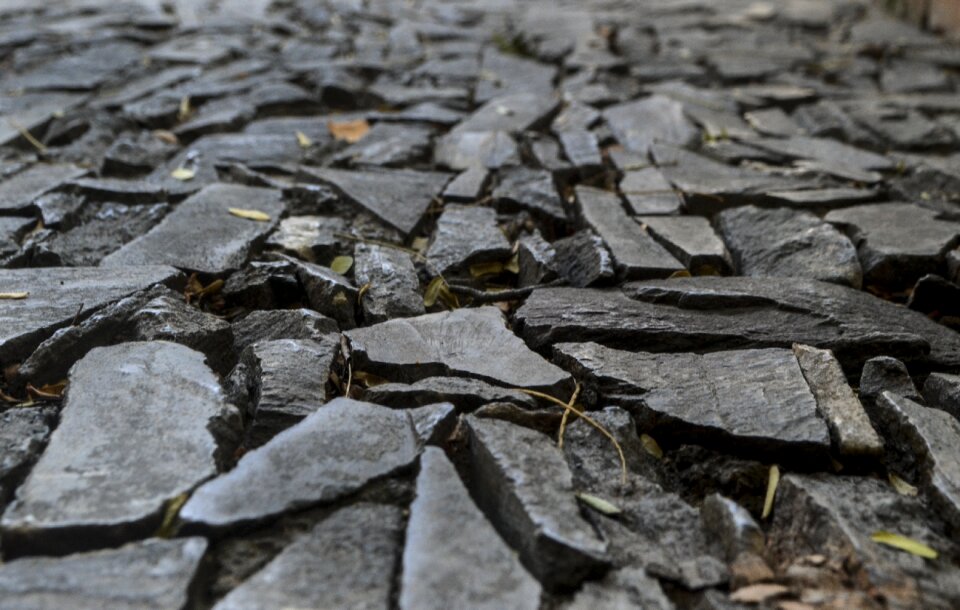 Pattern rock dry