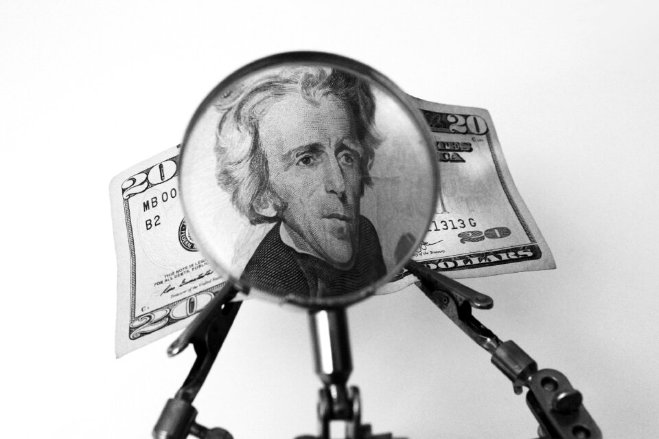Cash magnifying glass welder