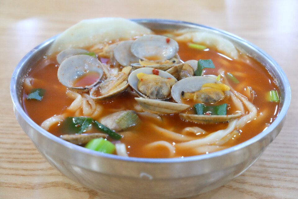 Cooking haemul-kalguksu korean food