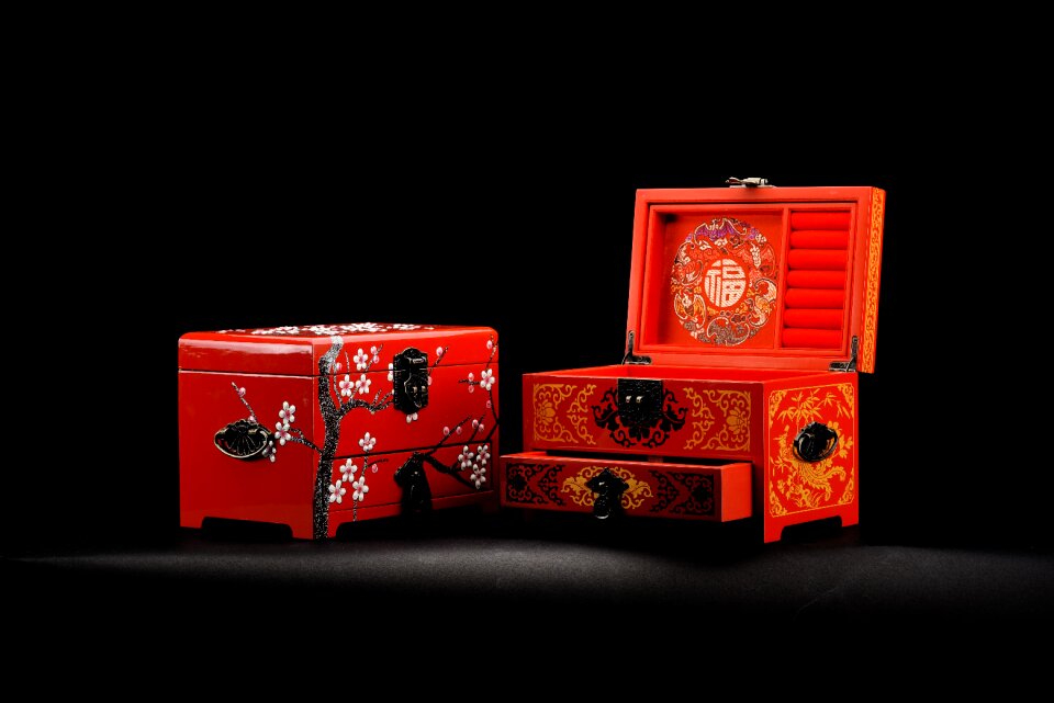 Product photography lacquer jewelry box