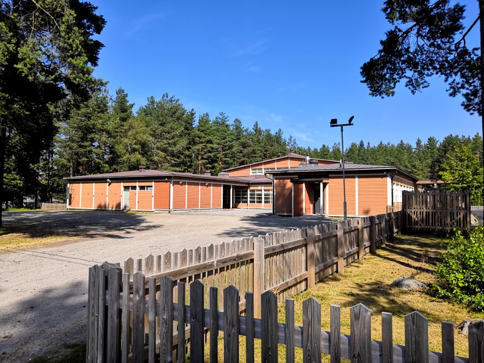 Itälän koulu