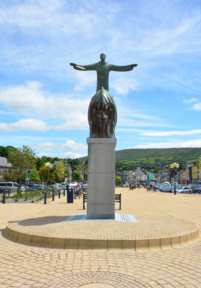 The navigator statue marketplace