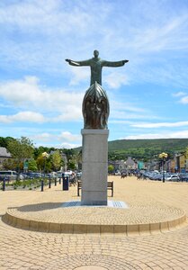 The navigator statue marketplace