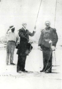 Izando la bandera cubana en el Palacio Presidencial 1902