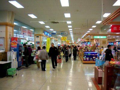 Interior of JUSCO Shingu Shopping Center 20100213a