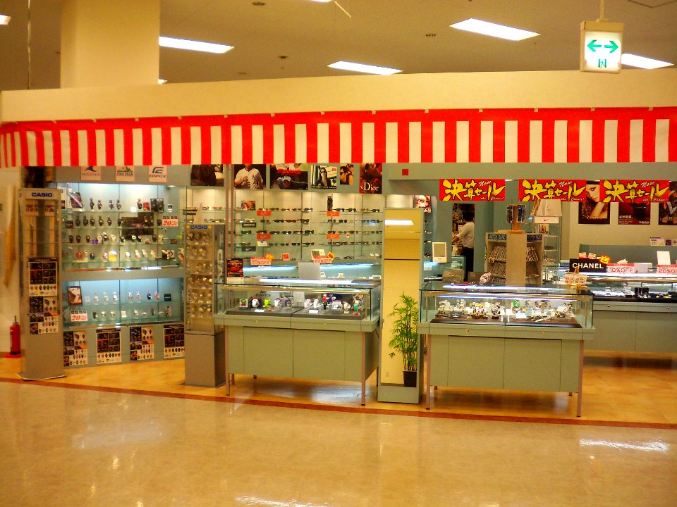 Interior of JUSCO Shingu Shopping Center 20100213f