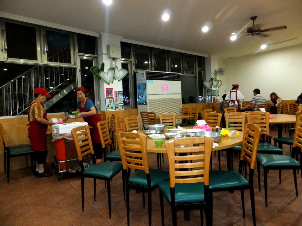 Interior of Yu's King of Green Mussel, Bali 20120722d