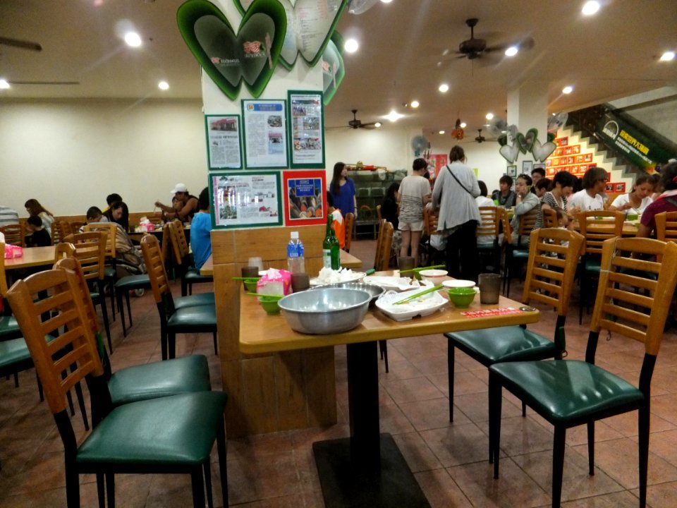 Interior of Yu's King of Green Mussel, Bali 20120722c