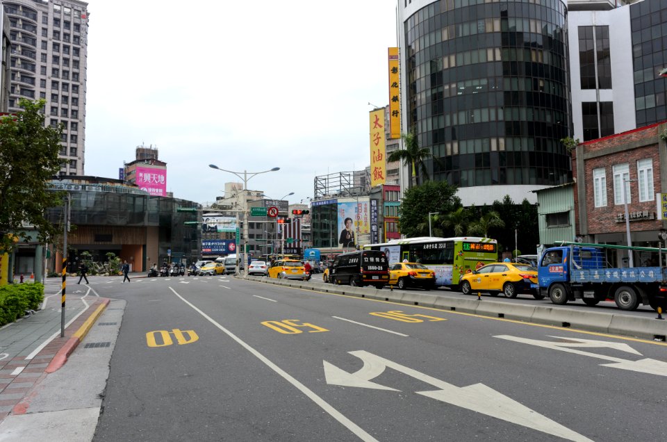 Intersection of Nanjing West Road and Sec. 1, Chongqing North Road View from East 20151229