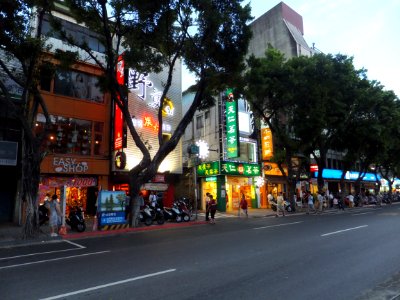 Intersection of Zhongzheng Road and Huaguang Street, Shilin District, Taipei 20120722