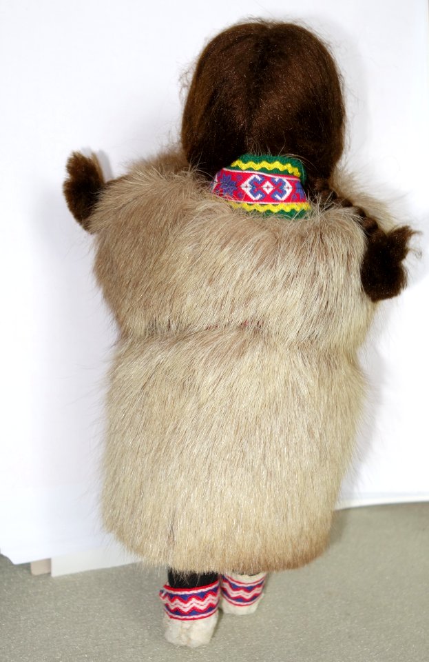 Inuit doll with reindeer coat (2)