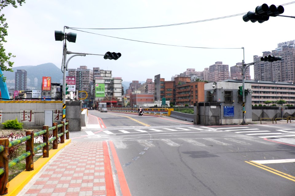 Jiangbei Bridge North Entrance 20150430a