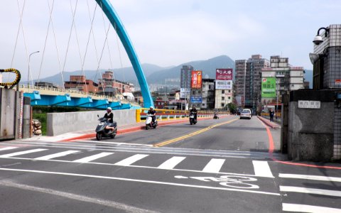 Jiangbei Bridge North Entrance 20150430b photo