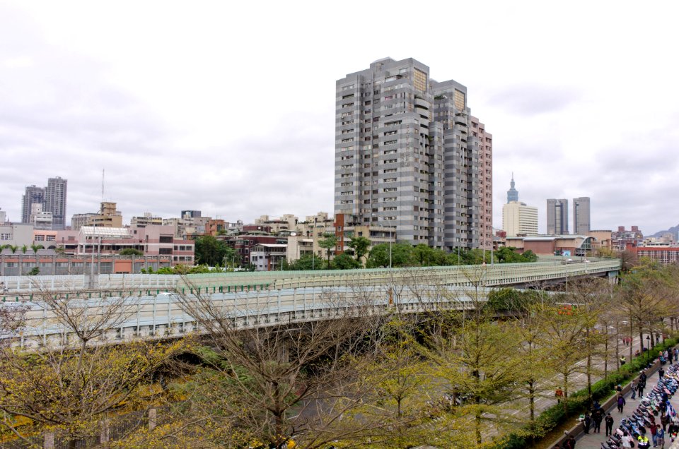 Jianguo South Road Section 2 View from NTU Gym North Side 20150301a
