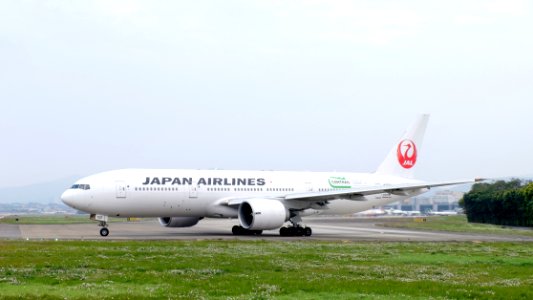 Japan Airlines Boeing 777-246ER JA707J Departing from Taipei Songshan Airport 20150221d