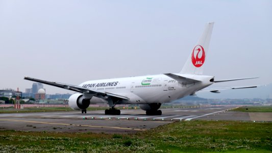 Japan Airlines Boeing 777-246ER JA707J Departing from Taipei Songshan Airport 20150221f