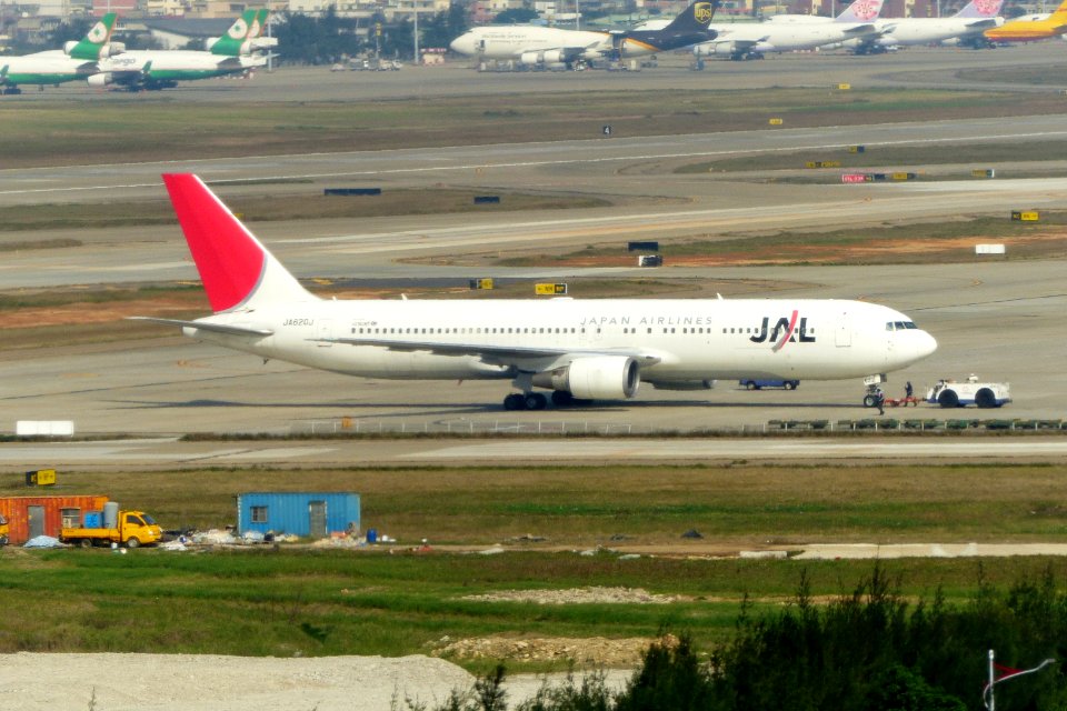 JAL Boeing 767-346ER JA620J Moving by Tractor in Taoyuan International Airport Apron 20131231