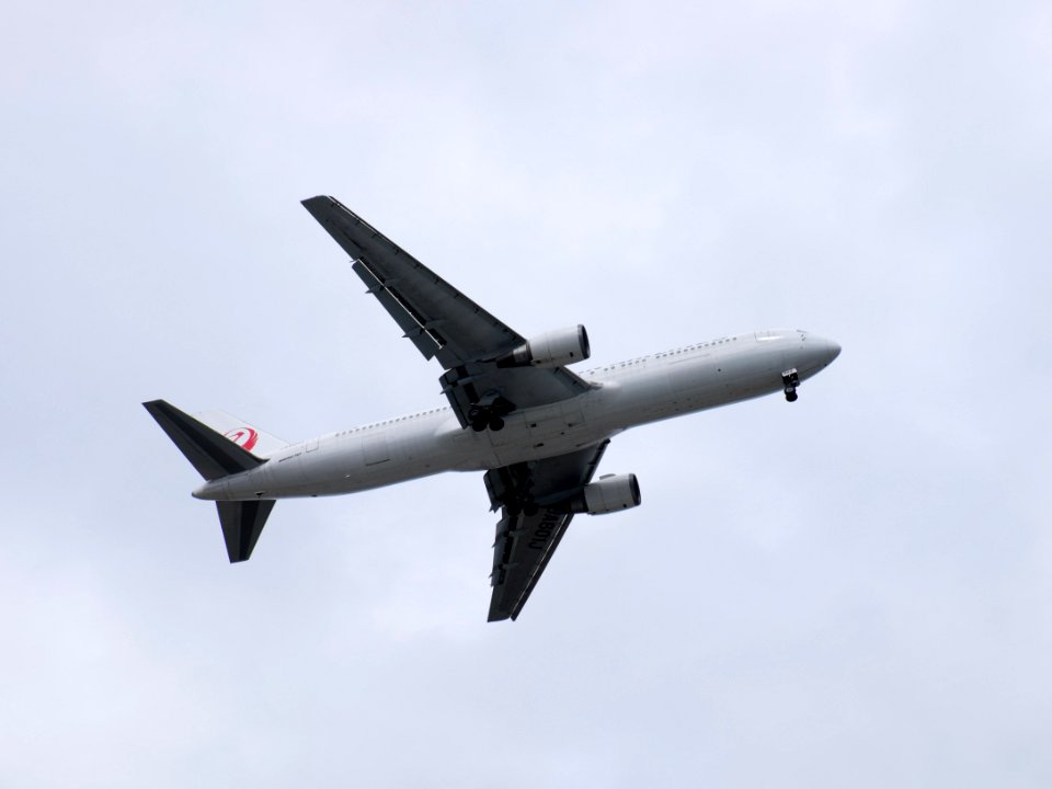 JAL Boeing 767-346ER JA601J on Final Approach at Taipei Songshan Airport 20150201a