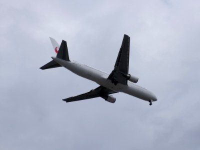 JAL Boeing 767-346ER JA601J on Final Approach at Taipei Songshan Airport 20150201b