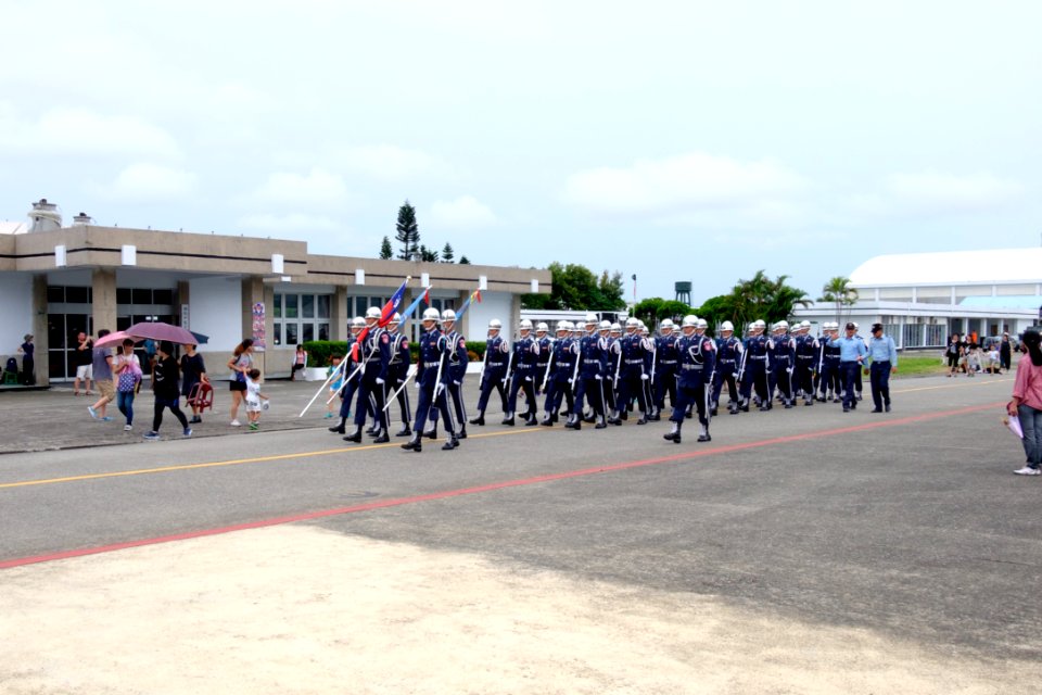 Honor Guards of ROCAF Marching in Hualien Air Forcr Base Apron 20160813b
