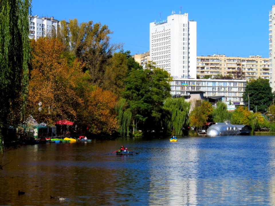 Holosiiv square pond4