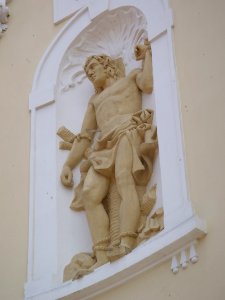 Horní Věstonice, socha sv. Šebestiána na kostele sv. Rozálie