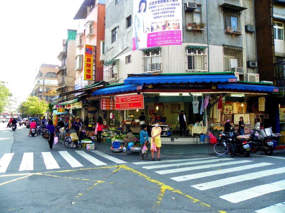 Noodle Restaurant and Vegetables Stall in Xindong Street 20100120