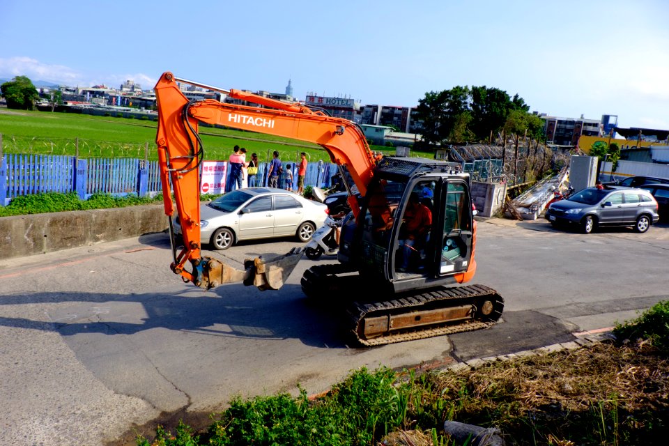 Hitachi Zaxis 75 Excavator Moving at Lane 180, Binjiang Street, Taipei 20151003a