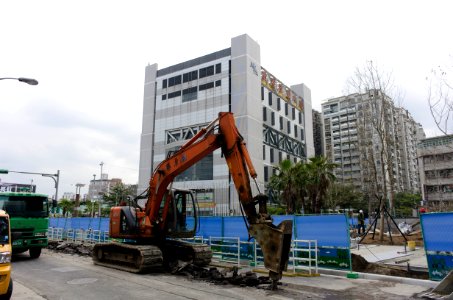Hitachi Zaxis 135US Excavator Digging in Section 7, Shimin Blvd, Taipei 20141220 photo